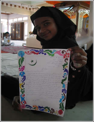 A Muslim girl displays her letter at the Gurudwara before the march.