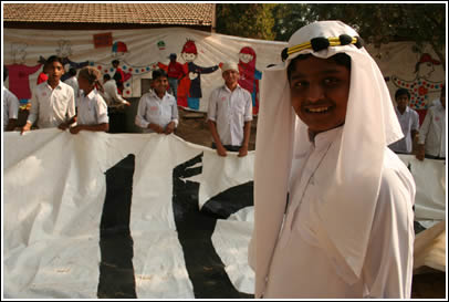 Boy at Ahmedabad wears Arab headwear in show of solidarity.  