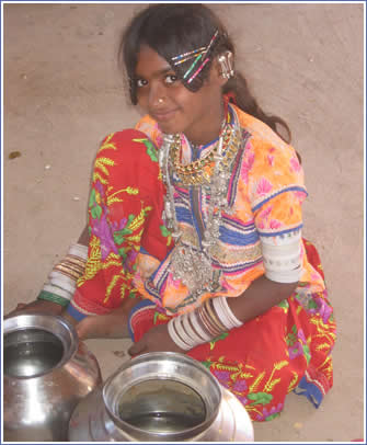 A village girl where we stayed, in Gandhi Nugam near Ludiya, Kutch.