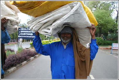 It took 45 porters to carry the pieces of The World's Largest Love Letter across Wagah Border.